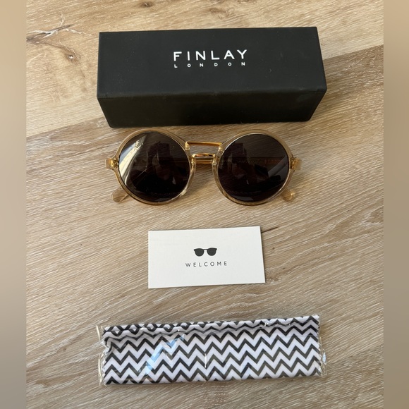 BNIB Finlay London Sunglasses. Round frame with gold bar. Handmade it Italy. - Picture 1 of 6